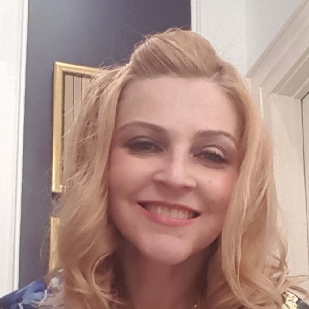 Meet your Posher, Lora